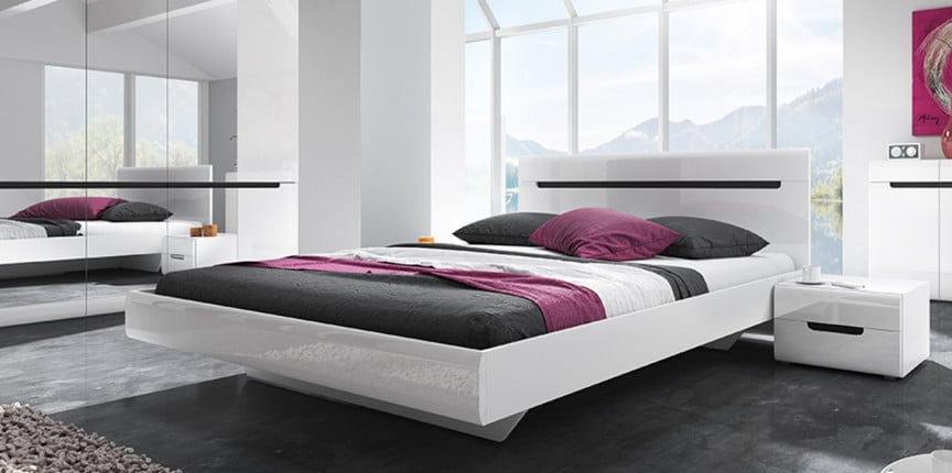 kolor fuksji w sypialni