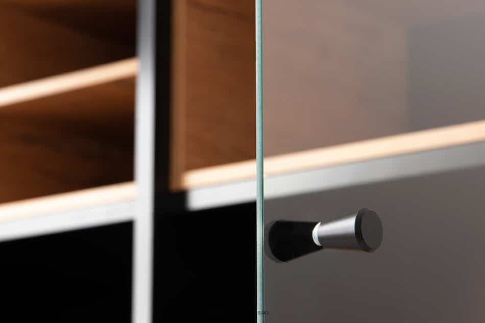 LOFTY Dwudrzwiowa witryna w stylu loft z szufladami czarny/dąb naturalny - zdjęcie 16