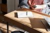 RACTO Komplet biurko młodzieżowe i półka wisząca 2el. kremowy/hikora naturalna - zdjęcie 2