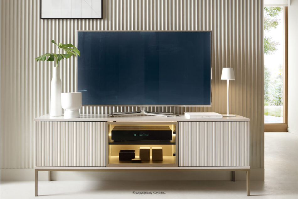 FONTE Kremowa komoda z lamelami na wysokich nóżkach kremowy - zdjęcie 1