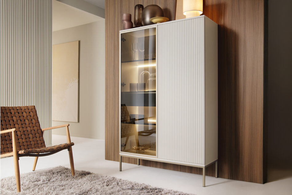 FONTE Kremowa witryna z lamelami na wysokich nóżkach kremowy - zdjęcie 1