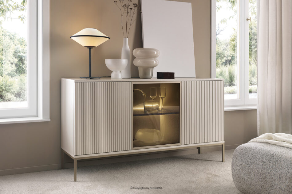 FONTE Kremowa duża komoda ze szklanymi drzwiami i lamelami kremowy - zdjęcie 1