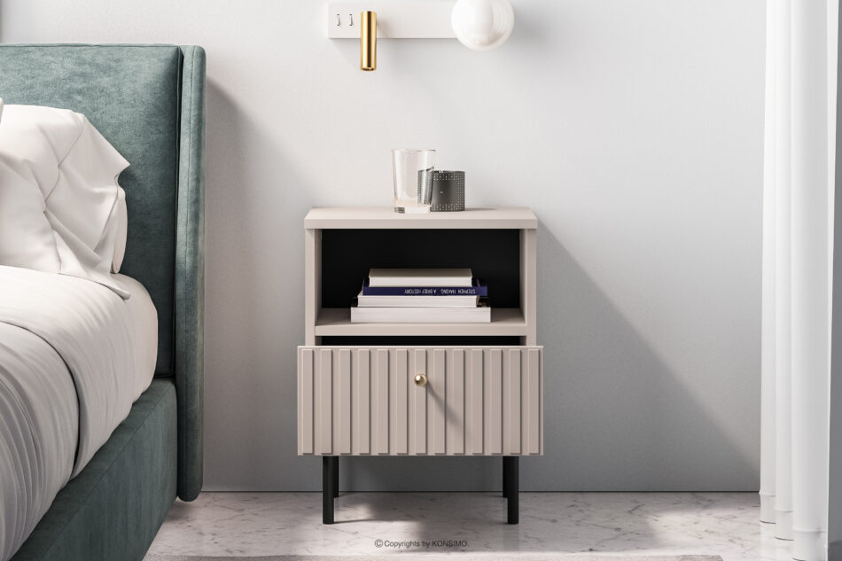 DROMA Wąski elegancki stolik nocny w kolorze kremowym kremowy - zdjęcie 1